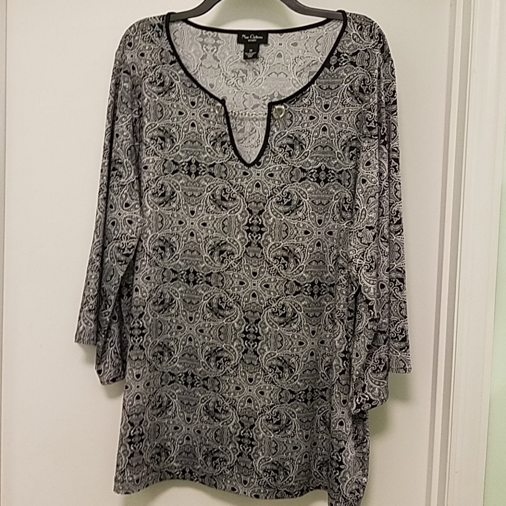 EUC Dressy black patterened tunic 1X